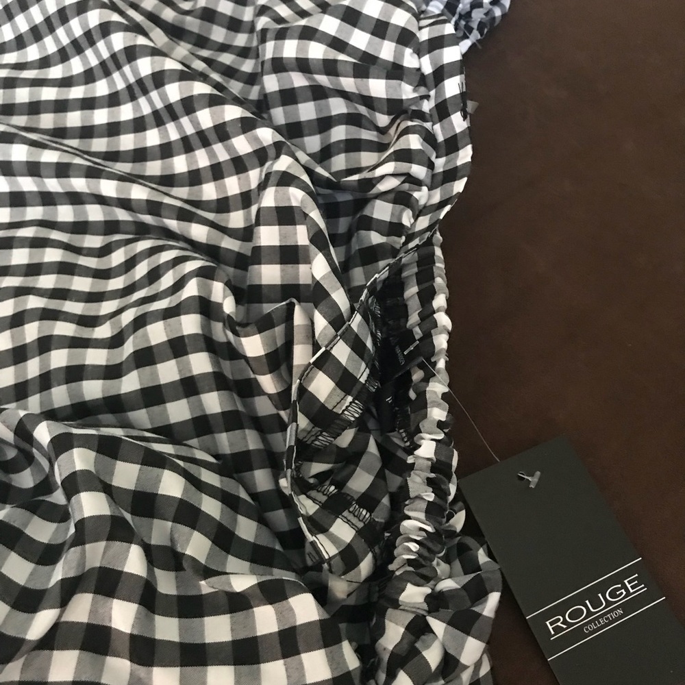 Black and white stripes top